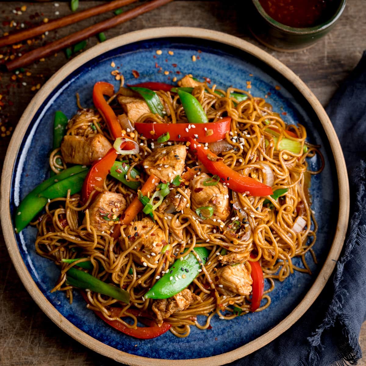 Noodles de frango tailandeses